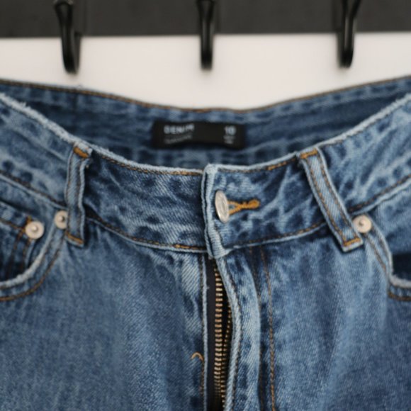 Jean - Picture 5 of 8